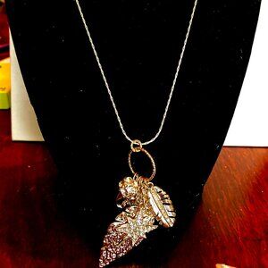 Beautiful Vintage Charming Charlie's Silver Tone Necklace with 6 Pendants/charms